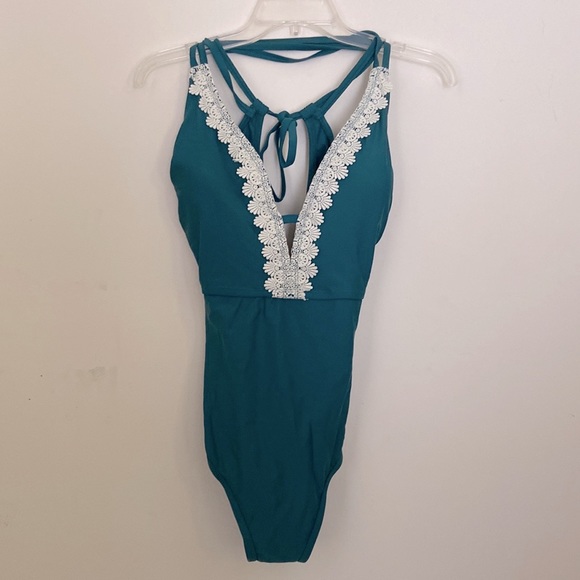 ⭐️ 2/$10 VINTAGE BLUE/GREEN ONE PIECE SWIMSUIT~WHITE CROCHET DETAIL~SZ 16/18 - Picture 8 of 8